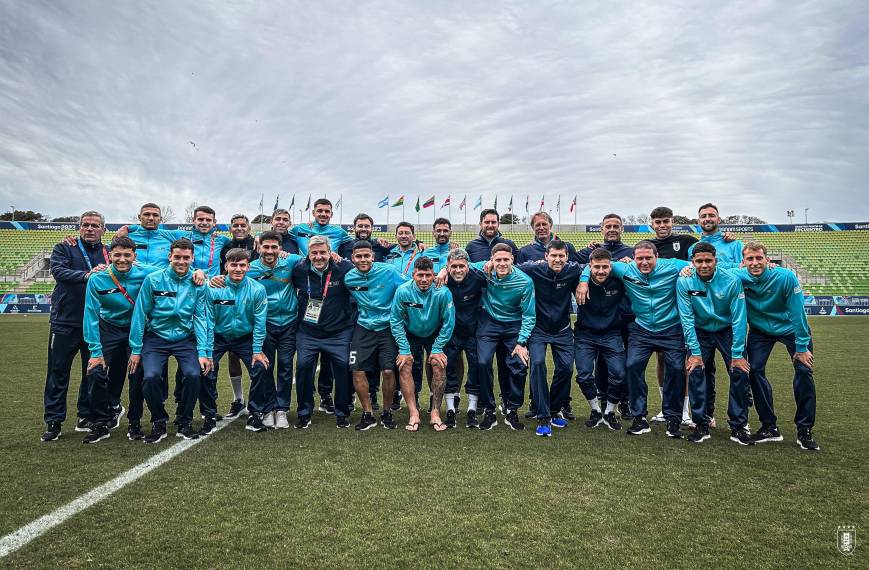 🇺🇾🚨 La selección uruguaya de fútbol anunció su nómina para disputar los  Juegos Panamericanos de @santiago2023oficial y hay dos jugadores qu…