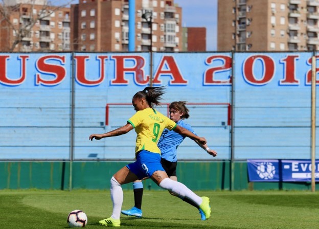 Fútbol femenino: Uruguay se mide hoy ante Brasil - RO Contenidos