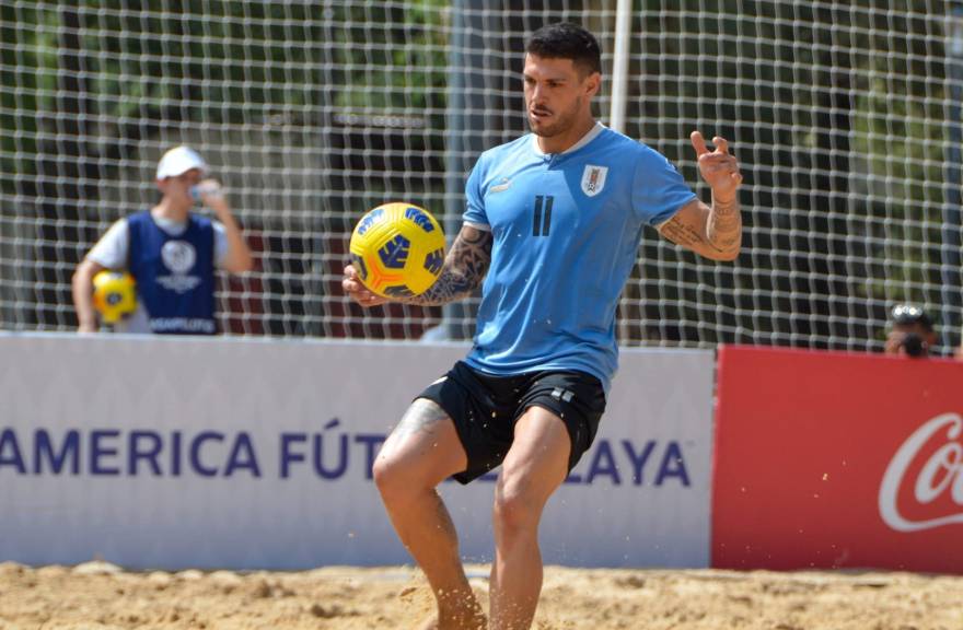 La Roja encabeza el Sudamericano de fútbol playa tras golear a Uruguay
