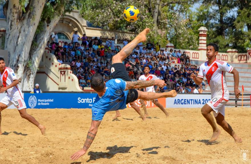 Fútbol Playa AUF on X: 🇺🇾 ¡𝗛𝗢𝗬 𝗝𝗨𝗘𝗚𝗔 𝗨𝗥𝗨𝗚𝗨𝗔𝗬! La Celeste  disputa su último partido en la @CopaAmerica 2️⃣0️⃣2️⃣3️⃣. 🆚 Chile 🏖️ La  Rural de Rosario 🕔 11.30 h #ElEquipoQueNosUne  / X