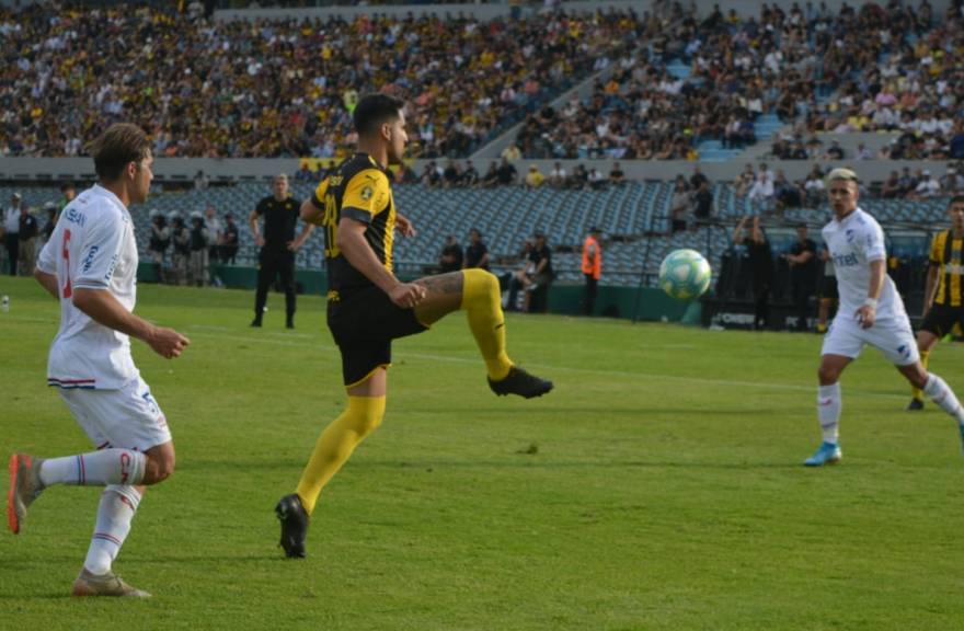 PEÑAROL VS CERRO LARGO EN VIVO Aurinegro World 