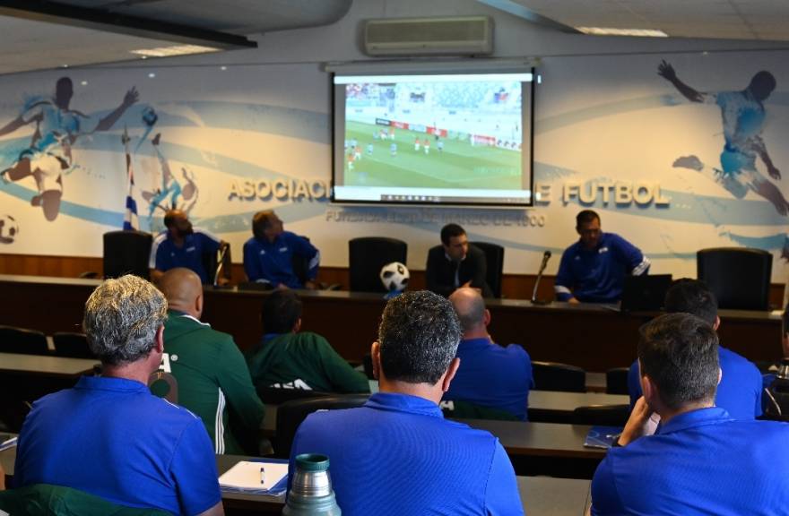 Curso completo FIFA para Entrenadores de Arqueros - AUF