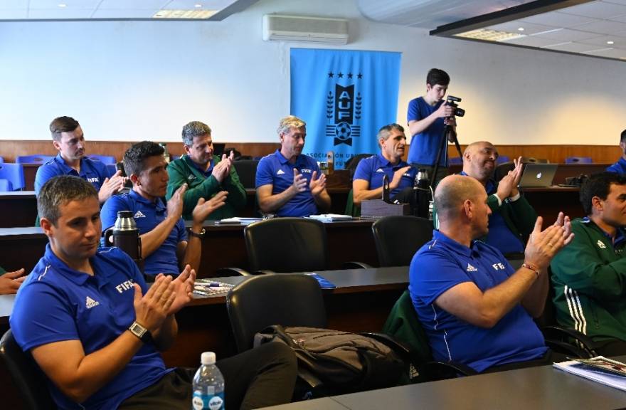 COVID-19  Ver curso On Demand completo para Entrenadores de Arqueros y  Fútbol Base realizados en 2019 - AUF