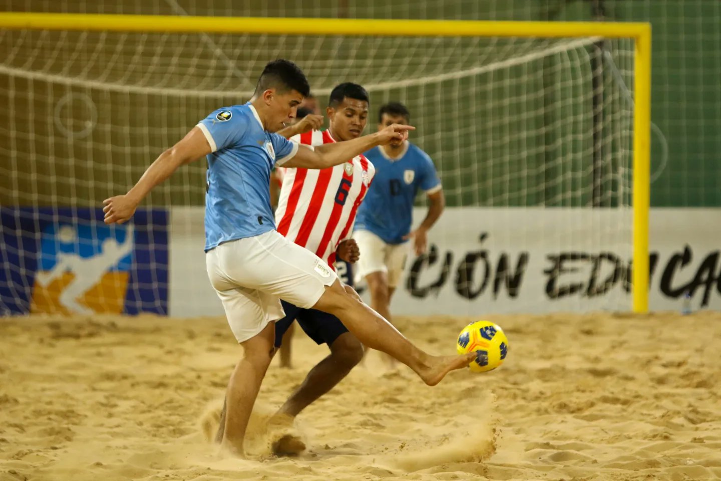 Comenzó el curso de CONMEBOL de Fútbol Playa - AUF