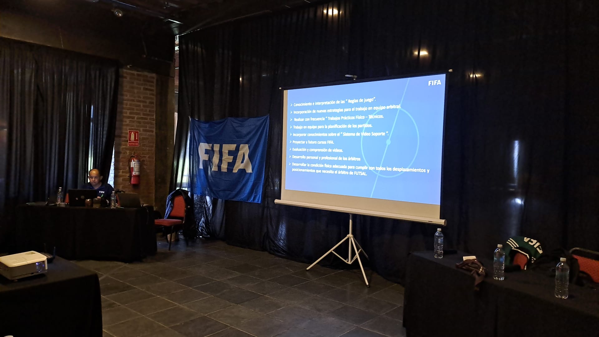 Curso FIFA-RAP para árbitros de fútbol playa y fútbol sala - AUF
